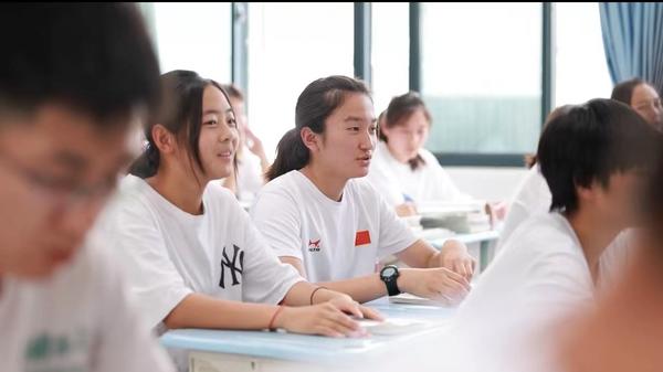 中学生的体操_2021中学生体操_中学生体操冠军视频