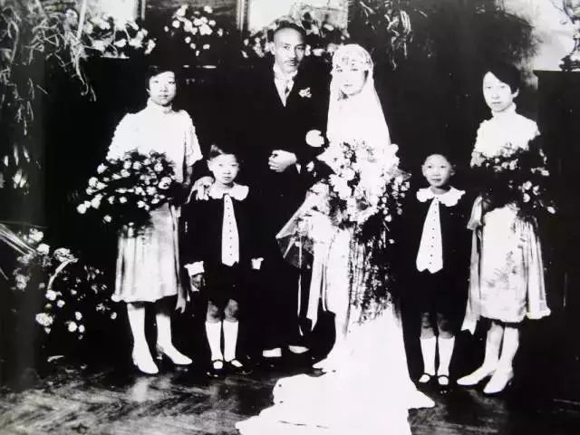 结婚当天婚礼现场空无一人_无为婚礼当天的习俗_婚礼当天仪式