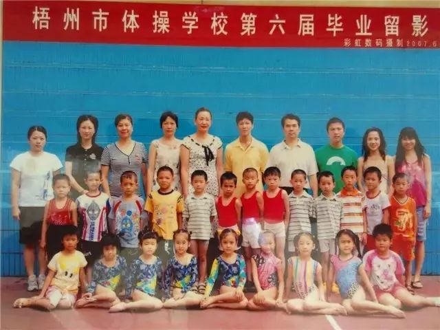 世锦赛游泳重庆冠军男子是谁_世锦赛游泳亚军_重庆游泳世锦赛冠军男