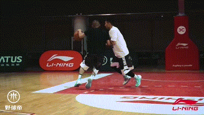 篮球合手后脚步规则_篮球合步是什么_篮球合球步