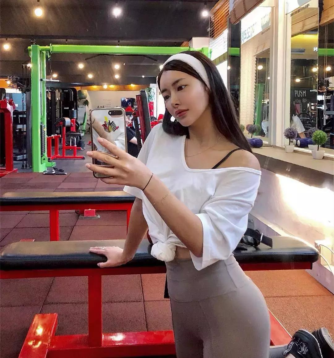 带帽子健身_健身房运动帽子女_健身房帽子