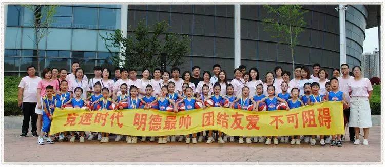 篮球赛冠军海报_篮球冠军杯图片大全大图_幼儿园篮球赛冠军图片