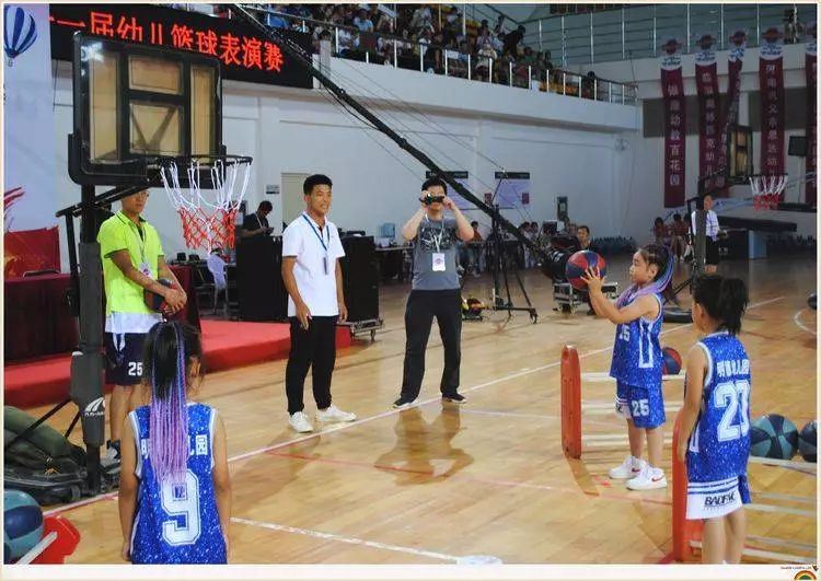 幼儿园篮球赛冠军图片_篮球冠军杯图片大全大图_篮球赛冠军海报