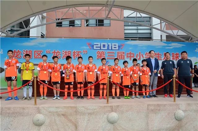 龙湖区女子足球冠军_奥运会足球冠军算大赛冠军吗_龙湖中学足球