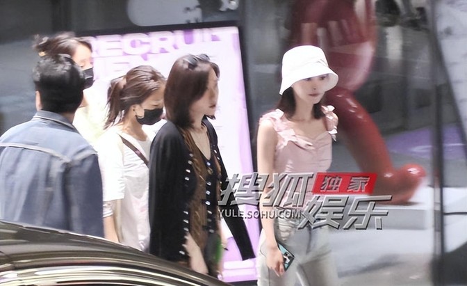爱笑的健身女明星_健身明星rex_娱乐圈爱健身的女明星