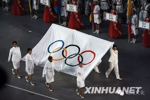 中国足球教练发球规则视频_足球教练发飙_足球发球动作要领