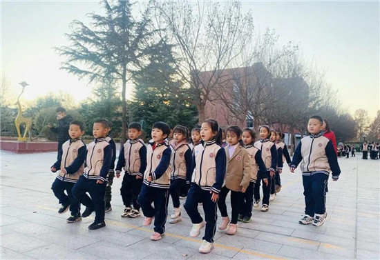 小学生体操的队形_小学生体操队形散开花样_小学生体操队形变换