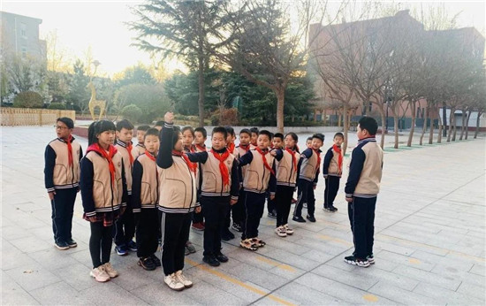 小学生体操队形变换_小学生体操的队形_小学生体操队形散开花样