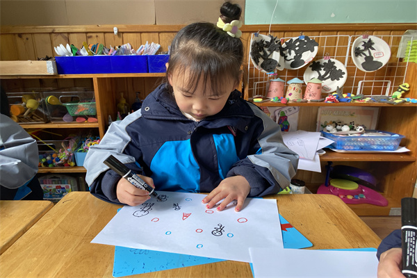 幼儿足球规则游戏设计_幼儿园关于足球规则教案_足球规则幼儿设计游戏图片