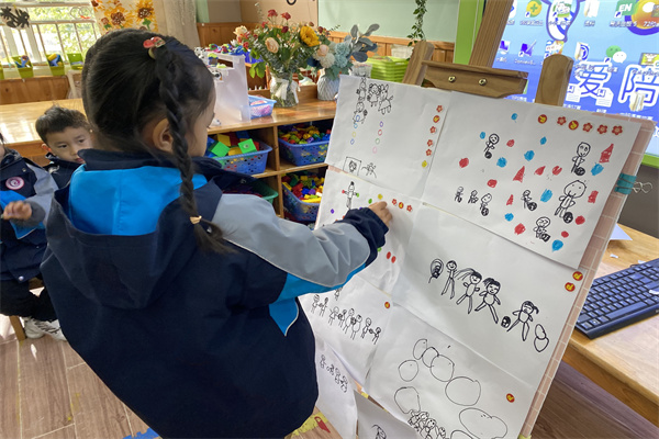 幼儿园关于足球规则教案_足球规则幼儿设计游戏图片_幼儿足球规则游戏设计