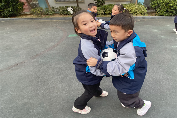 足球规则幼儿设计游戏图片_幼儿足球规则游戏设计_幼儿园关于足球规则教案