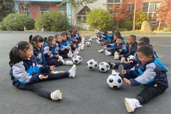 足球规则幼儿设计游戏图片_幼儿足球规则游戏设计_幼儿园关于足球规则教案