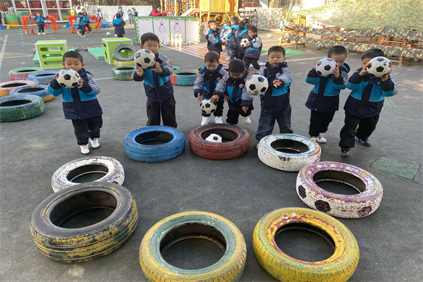 幼儿园关于足球规则教案_足球规则幼儿设计游戏图片_幼儿足球规则游戏设计