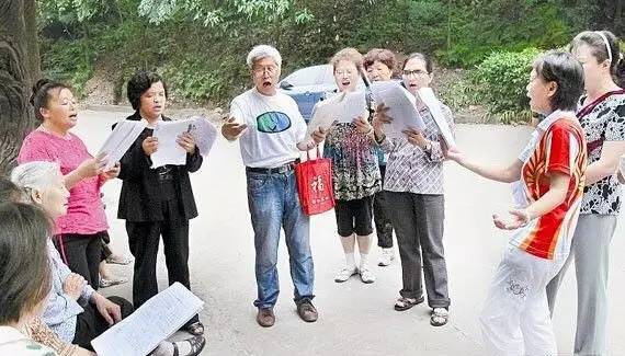 游泳的技巧与方法_游泳技巧方法视频_游泳技巧和要诀