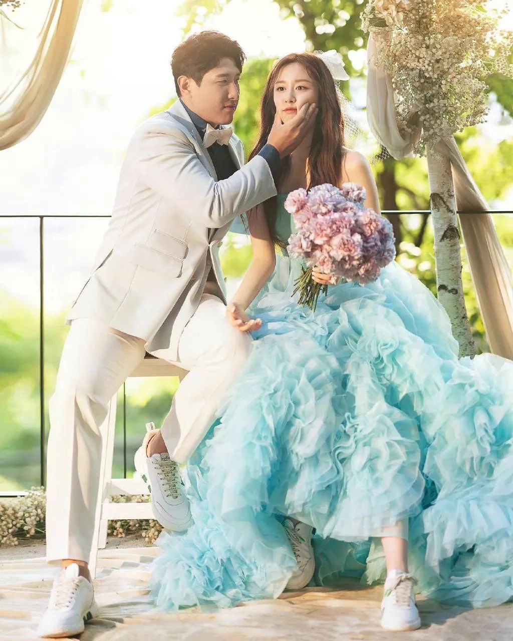 婚纱粉色_黑色个性粉色婚纱照搭配_黑色和粉色婚纱