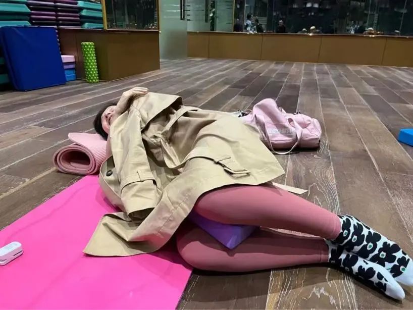 健身后拉伸放松_健身房后如何拉伸运动_健身房健身后拉伸