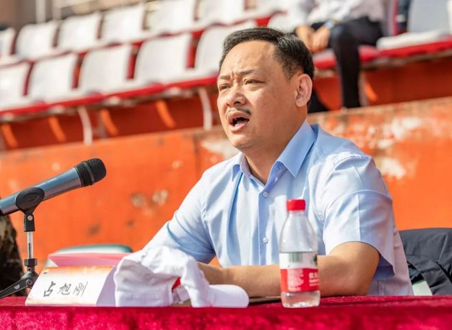 退役举重冠军世界后有多少人_举重世界冠军退役后_举重冠军退役后的悲惨