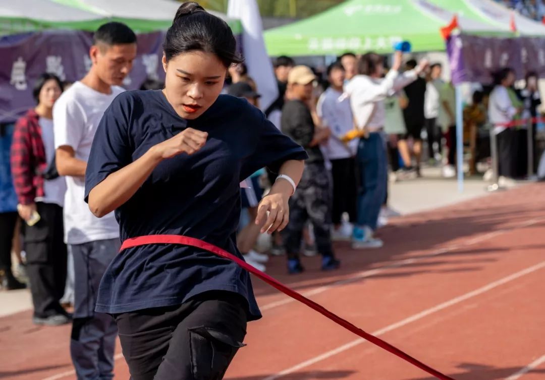 高中运动会慢速版_高中生运动会跑步视频_高中生运动