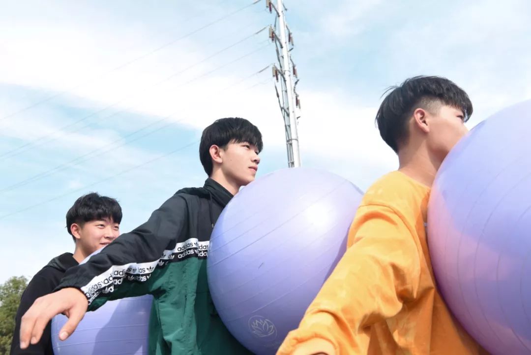 高中生运动会跑步视频_高中运动会慢速版_高中生运动