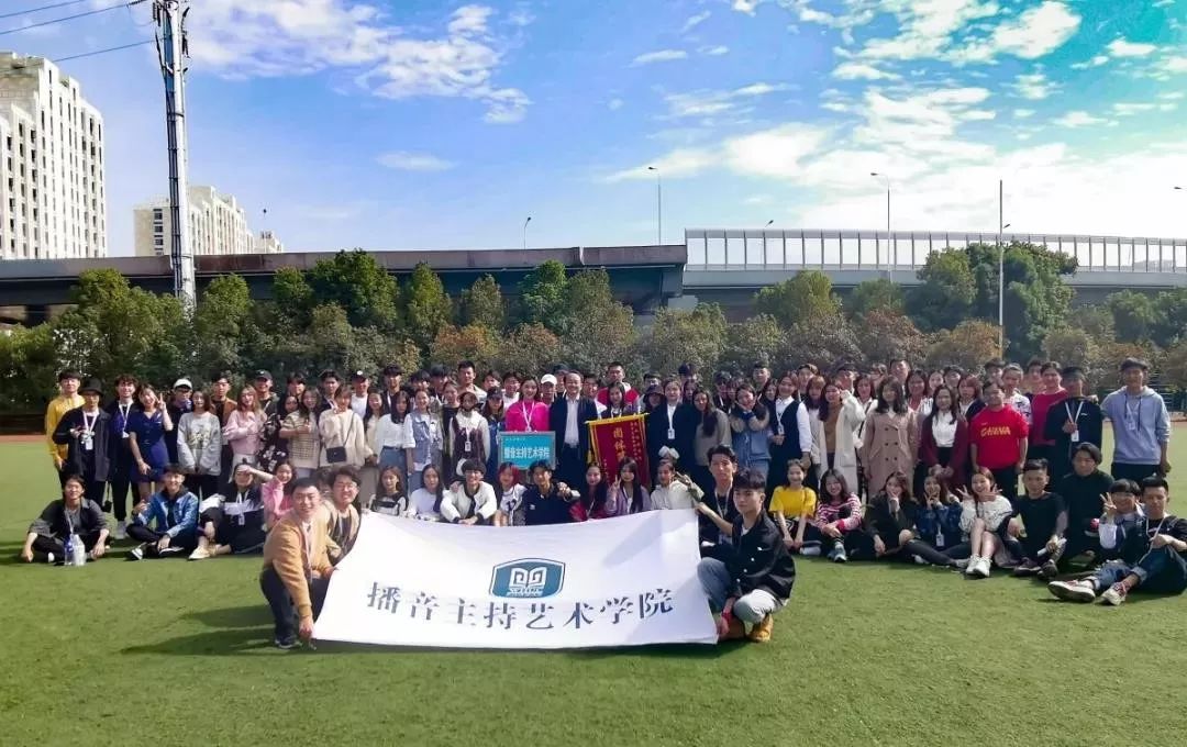 高中运动会慢速版_高中生运动会跑步视频_高中生运动