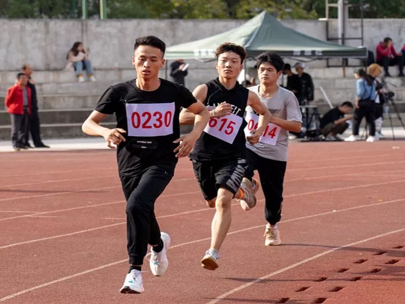 高中生运动_高中运动会慢速版_高中生运动会跑步视频