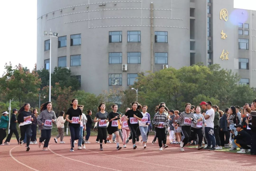 高中运动会慢速版_高中生运动_高中生运动会跑步视频