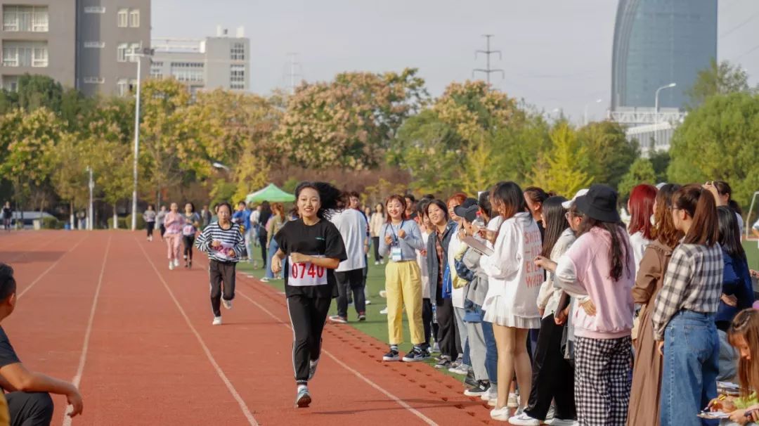 高中生运动会跑步视频_高中生运动_高中运动会慢速版