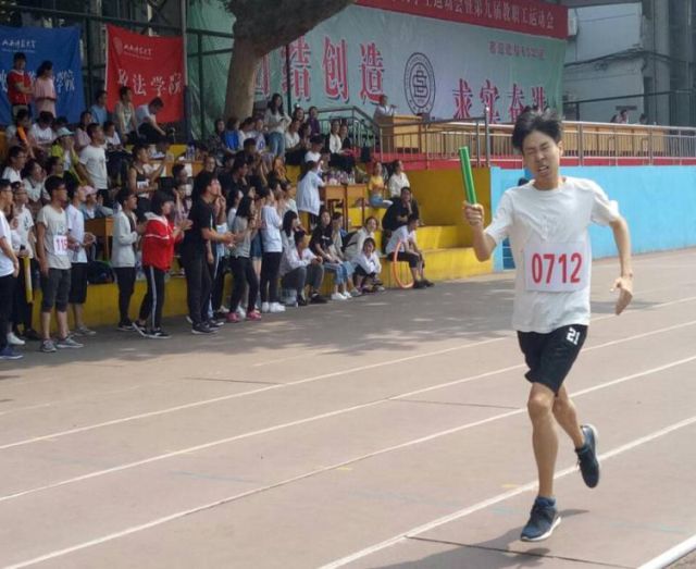 高中运动会跑步多少米_高中生运动_高中运动会慢速版