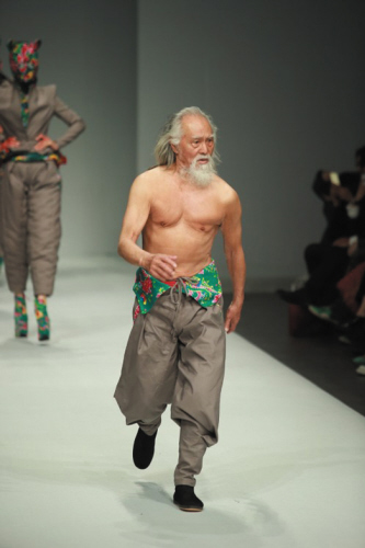 努力健身的男明星_娱乐圈健身成功的男明星_明星拼命努力健身