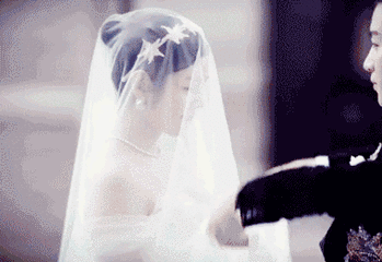 婚纱草坪拍照姿势_婚纱草坪外景照阳光怎么照_草坪阳光婚纱照外景
