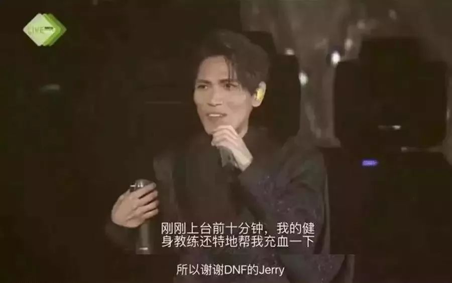 小龙教练教游泳_游泳小龙冠军图片女生_游泳冠军小龙女图片
